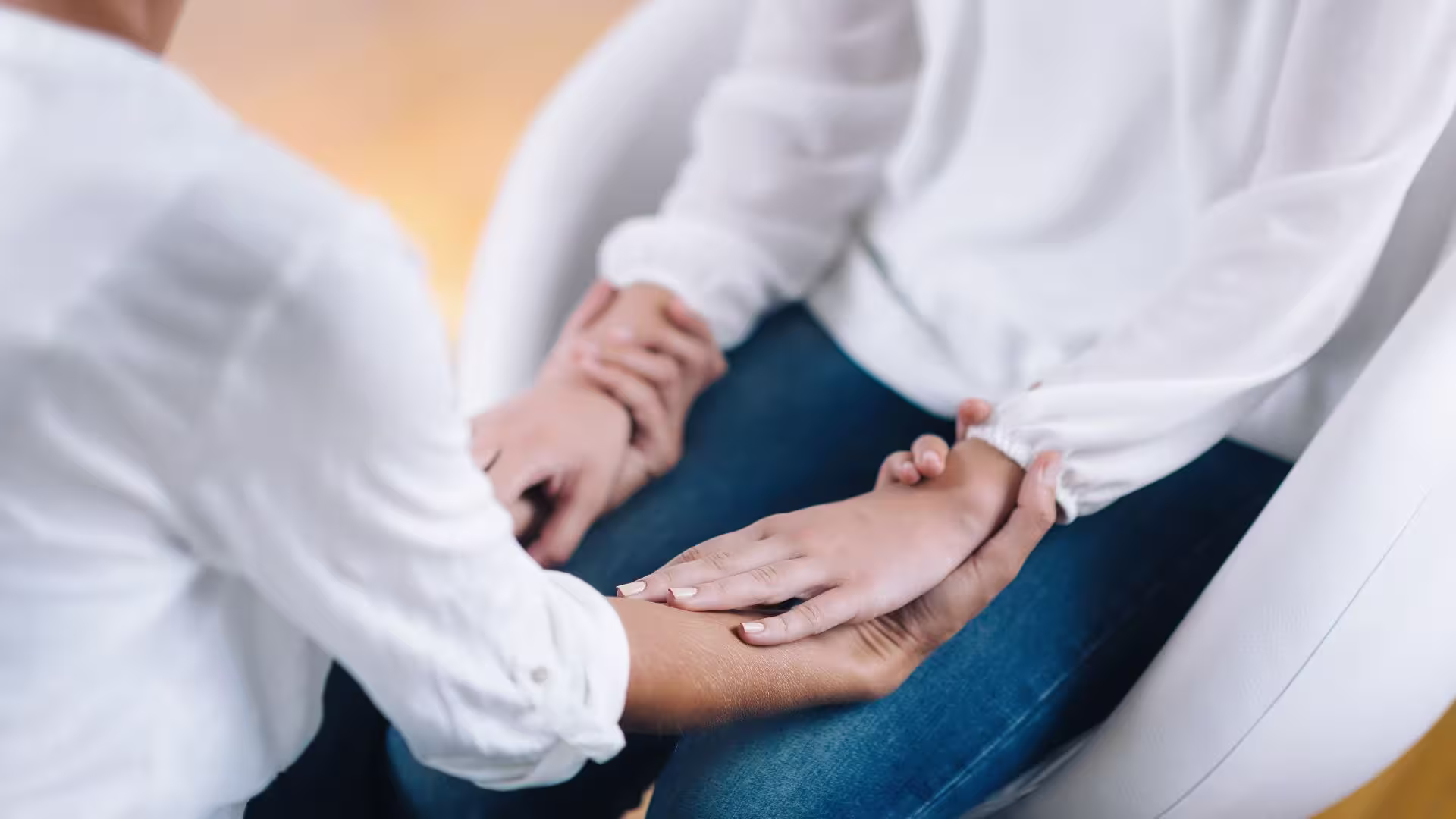 Liberación emocional en la ceremonia: Por qué las lágrimas y la purga son la medicina que funciona.